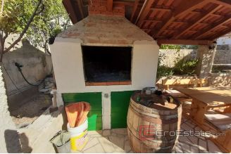 0015 2016 473 Omis apartment house with sea view for sale