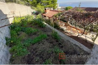 0015 2016 473 Omis apartment house with sea view for sale
