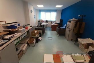 008 2016 475 Split Business space on the ground floor for sale
