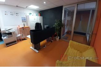 008 2016 475 Split Business space on the ground floor for sale