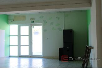 004 2031 14 split kastela business space for rent
