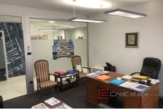 011 2033 17 Split Spacious office space for rent