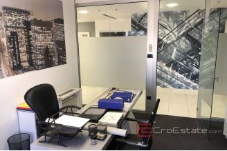 011 2033 17 Split Spacious office space for rent