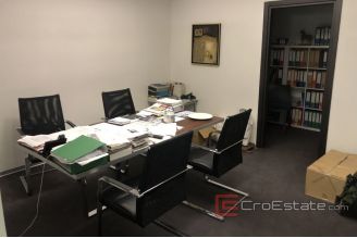 011 2033 17 Split Spacious office space for rent