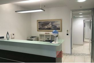 011 2033 17 Split Spacious office space for rent