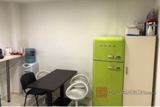 011 2033 17 Split Spacious office space for rent