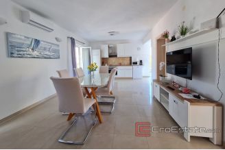020 2025 91 Trogir Decorated spacious house with sea view for sale
