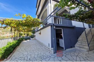 020 2025 91 Trogir Decorated spacious house with sea view for sale