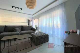 020 2034 21 ciovo luxury apartmet with pool for sale