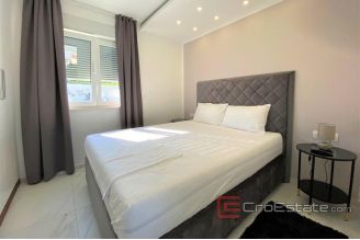 020 2034 21 ciovo luxury apartmet with pool for sale