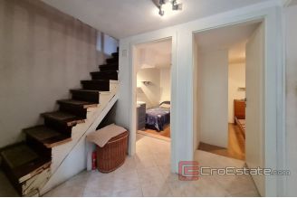 011 2025 95 split centar duplex stone house in a row for sale