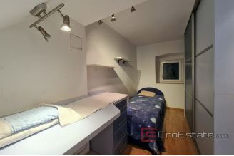 011 2025 95 split centar duplex stone house in a row for sale