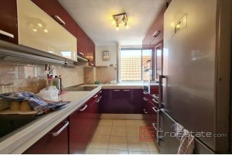 011 2025 95 split centar duplex stone house in a row for sale