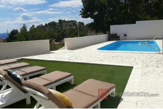 020 1011 06 makarska villa with sea view and pool for sale