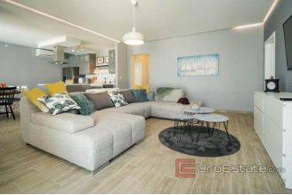 020 1011 06 makarska villa with sea view and pool for sale