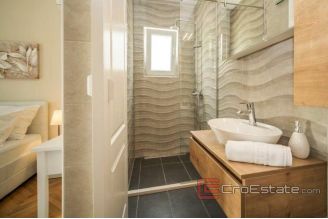 020 1011 06 makarska villa with sea view and pool for sale