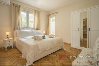 020 1011 06 makarska villa with sea view and pool for sale