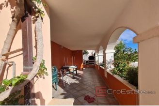 020 5057 30 rogoznica apartment house by the sea for sale