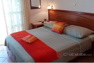 020 5057 30 rogoznica apartment house by the sea for sale