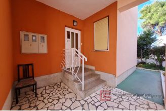 020 5057 30 rogoznica apartment house by the sea for sale