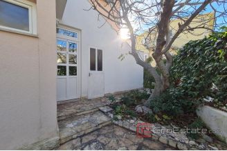 020 5057 30 rogoznica apartment house by the sea for sale