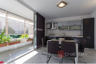 17 5060 30 Split apartment duplex for sale