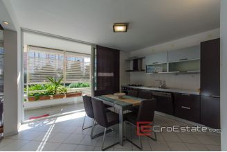 17 5060 30 Split apartment duplex for sale