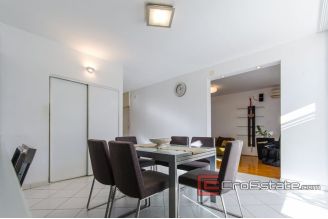 17 5060 30 Split apartment duplex for sale