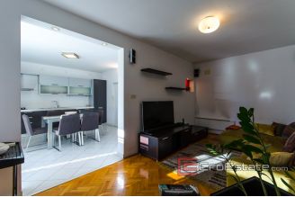 17 5060 30 Split apartment duplex for sale