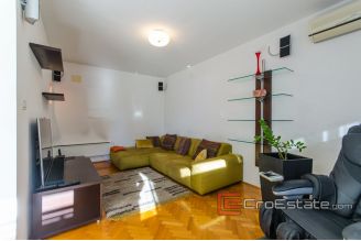 17 5060 30 Split apartment duplex for sale