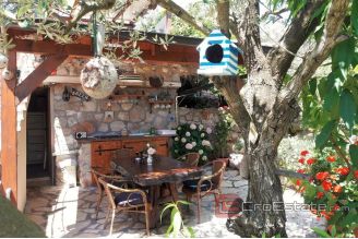 009 2029 22 island iz charming house near sea for sale