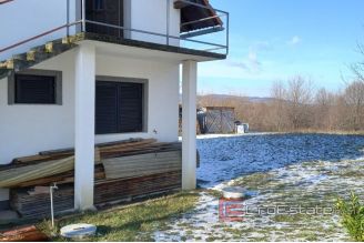 006 5061 30 Plitvice house with spacious land for sale