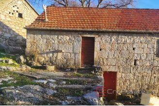 007 5063 30 Split area complex with dalmatian houses for sale