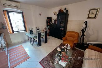 009 5065 30 Split center house in a great location in center for sale