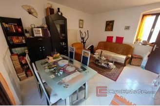 009 5065 30 Split center house in a great location in center for sale