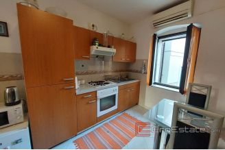 009 5065 30 Split center house in a great location in center for sale