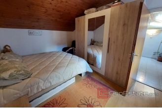 009 5065 30 Split center house in a great location in center for sale