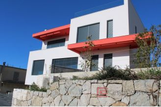 08 2031 22 Split area villa with poll and sea view for sale