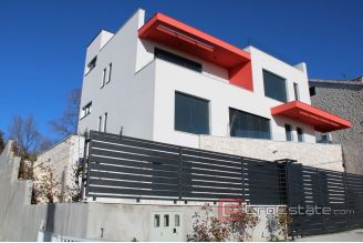 08 2031 22 Split area villa with poll and sea view for sale