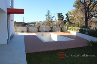 08 2031 22 Split area villa with poll and sea view for sale