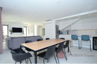 019 2022 321 Split area luxury villa with pool for sale