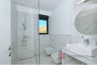019 2022 321 Split area luxury villa with pool for sale