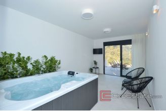 019 2022 321 Split area luxury villa with pool for sale