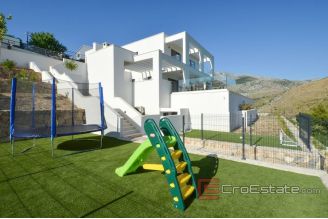 019 2022 321 Split area luxury villa with pool for sale