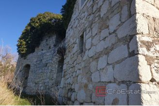 004 2028 12 Split area stone house with sea view for sale