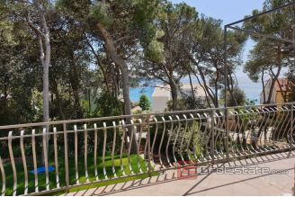 017 5067 30 Rovinj apartment house with sea view for sale