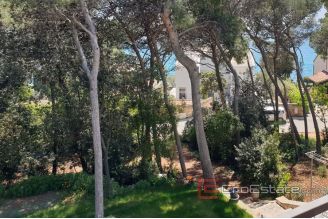 017 5067 30 Rovinj apartment house with sea view for sale