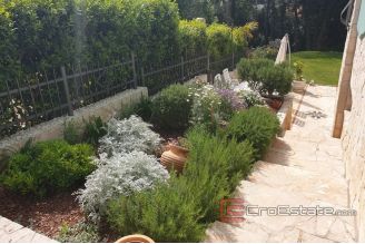 017 5067 30 Rovinj apartment house with sea view for sale