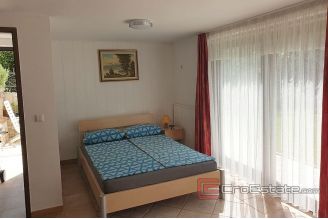 017 5067 30 Rovinj apartment house with sea view for sale