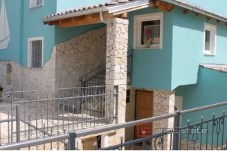 017 5067 30 Rovinj apartment house with sea view for sale